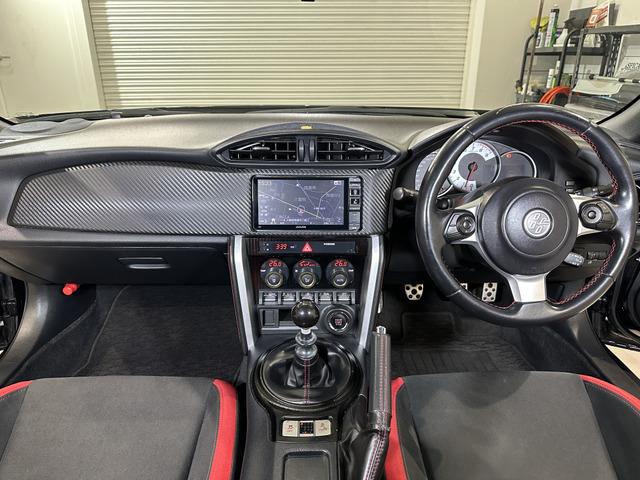 ８６ ＧＴ　後期型／Ｃ－ＷＥＳＴフロントスポイラー／ロッソモデロマフラー／社外リアスポイラー／Ｗｅｄｓｓｐｏｒｔ　ＳＡ－２０Ｒ　１９ＡＷ／ＲＡＺＯシフトノブ／アルパイン７インチナビ（７ＷＶ）／フルセグＴＶ／ＥＴＣ（2枚目）