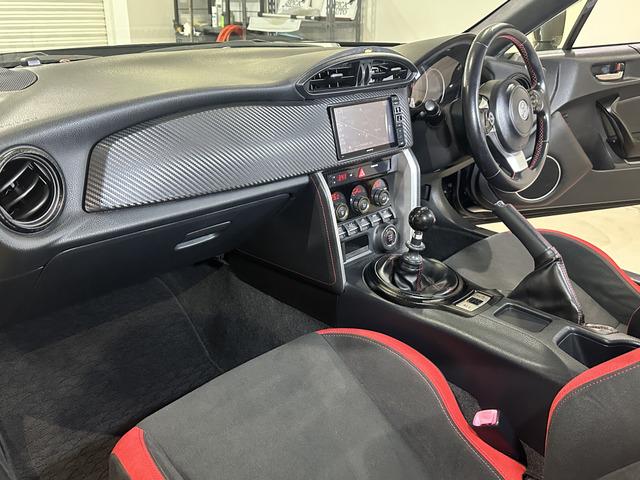 ８６ ＧＴ　後期型／Ｃ－ＷＥＳＴフロントスポイラー／ロッソモデロマフラー／社外リアスポイラー／Ｗｅｄｓｓｐｏｒｔ　ＳＡ－２０Ｒ　１９ＡＷ／ＲＡＺＯシフトノブ／アルパイン７インチナビ（７ＷＶ）／フルセグＴＶ／ＥＴＣ（52枚目）
