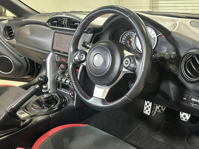 ８６ ＧＴ　後期型／Ｃ－ＷＥＳＴフロントスポイラー／ロッソモデロマフラー／社外リアスポイラー／Ｗｅｄｓｓｐｏｒｔ　ＳＡ－２０Ｒ　１９ＡＷ／ＲＡＺＯシフトノブ／アルパイン７インチナビ（７ＷＶ）／フルセグＴＶ／ＥＴＣ（56枚目）
