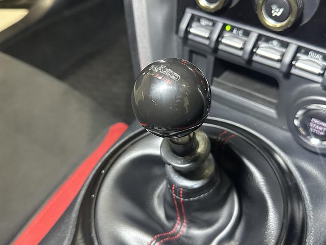 ８６ ＧＴ　後期型／Ｃ－ＷＥＳＴフロントスポイラー／ロッソモデロマフラー／社外リアスポイラー／Ｗｅｄｓｓｐｏｒｔ　ＳＡ－２０Ｒ　１９ＡＷ／ＲＡＺＯシフトノブ／アルパイン７インチナビ（７ＷＶ）／フルセグＴＶ／ＥＴＣ（68枚目）