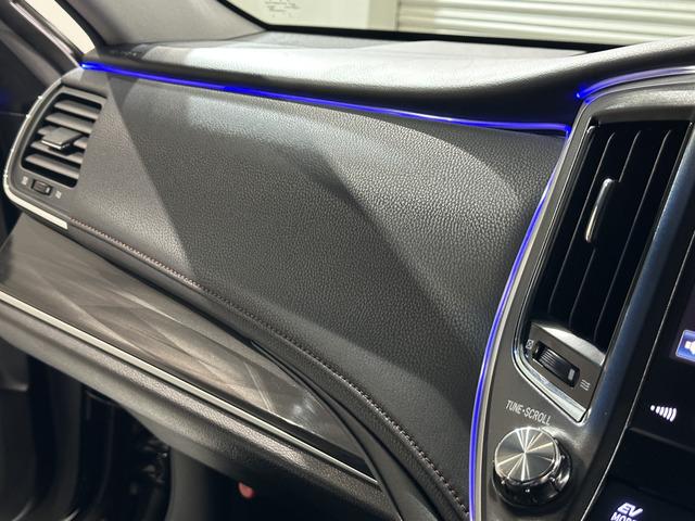 クラウンハイブリッド アスリートＧ　サンルーフ／ブラックレザーシート／車高調／ｌｅｖａｎｎａ　１９ＡＷ／社外アンビエントライト／シートヒーター＆クーラー／コーナーセンサー／追従式クルコン／リアロールサンシェード／イエローフォグランプ（8枚目）