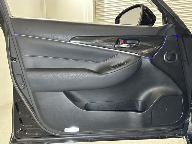 クラウンハイブリッド アスリートＧ　サンルーフ／ブラックレザーシート／車高調／ｌｅｖａｎｎａ　１９ＡＷ／社外アンビエントライト／シートヒーター＆クーラー／コーナーセンサー／追従式クルコン／リアロールサンシェード／イエローフォグランプ（49枚目）