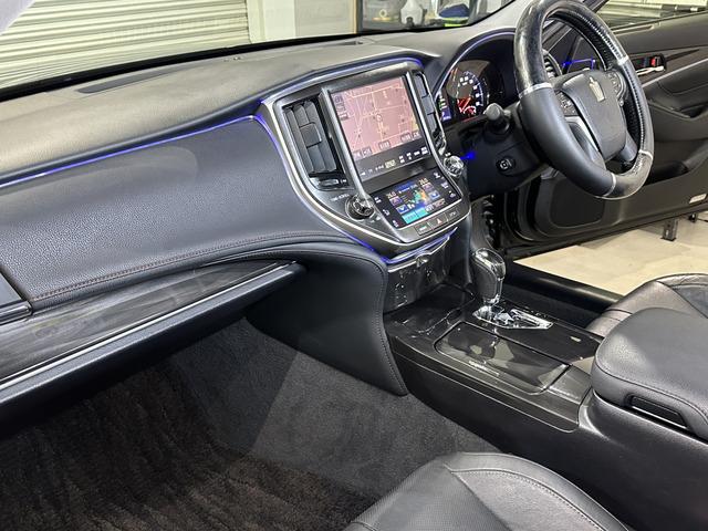 クラウンハイブリッド アスリートＧ　サンルーフ／ブラックレザーシート／車高調／ｌｅｖａｎｎａ　１９ＡＷ／社外アンビエントライト／シートヒーター＆クーラー／コーナーセンサー／追従式クルコン／リアロールサンシェード／イエローフォグランプ（51枚目）