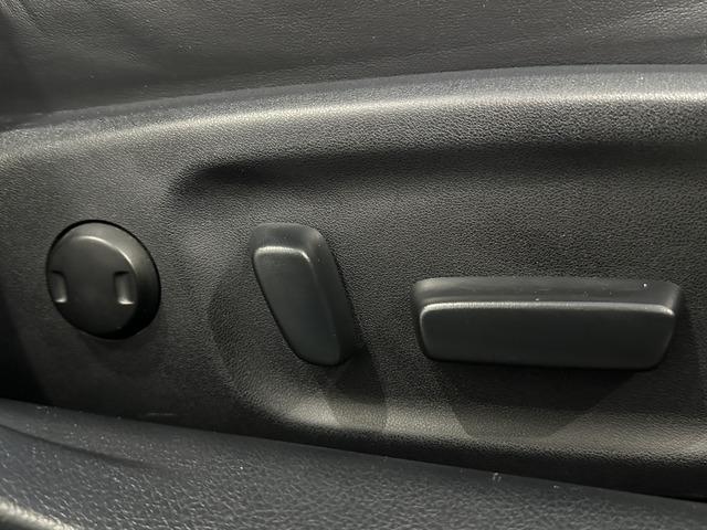 クラウンハイブリッド アスリートＧ　サンルーフ／ブラックレザーシート／車高調／ｌｅｖａｎｎａ　１９ＡＷ／社外アンビエントライト／シートヒーター＆クーラー／コーナーセンサー／追従式クルコン／リアロールサンシェード／イエローフォグランプ（57枚目）