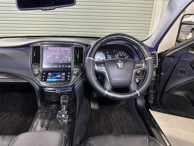 クラウンハイブリッド アスリートＧ　サンルーフ／ブラックレザーシート／車高調／ｌｅｖａｎｎａ　１９ＡＷ／社外アンビエントライト／シートヒーター＆クーラー／コーナーセンサー／追従式クルコン／リアロールサンシェード／イエローフォグランプ（58枚目）