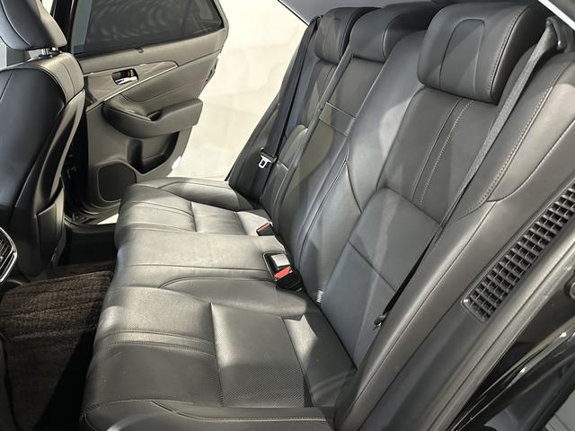 クラウンハイブリッド アスリートＧ　サンルーフ／ブラックレザーシート／車高調／ｌｅｖａｎｎａ　１９ＡＷ／社外アンビエントライト／シートヒーター＆クーラー／コーナーセンサー／追従式クルコン／リアロールサンシェード／イエローフォグランプ（60枚目）