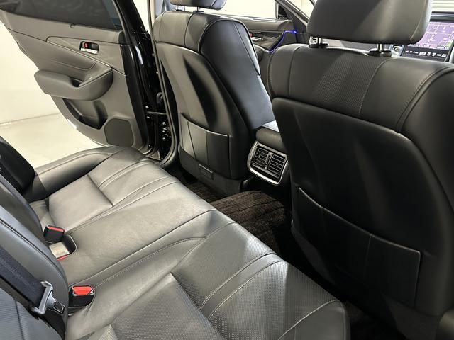 クラウンハイブリッド アスリートＧ　サンルーフ／ブラックレザーシート／車高調／ｌｅｖａｎｎａ　１９ＡＷ／社外アンビエントライト／シートヒーター＆クーラー／コーナーセンサー／追従式クルコン／リアロールサンシェード／イエローフォグランプ（61枚目）