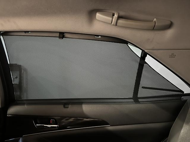 クラウンハイブリッド アスリートＧ　サンルーフ／ブラックレザーシート／車高調／ｌｅｖａｎｎａ　１９ＡＷ／社外アンビエントライト／シートヒーター＆クーラー／コーナーセンサー／追従式クルコン／リアロールサンシェード／イエローフォグランプ（62枚目）