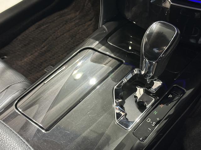 クラウンハイブリッド アスリートＧ　サンルーフ／ブラックレザーシート／車高調／ｌｅｖａｎｎａ　１９ＡＷ／社外アンビエントライト／シートヒーター＆クーラー／コーナーセンサー／追従式クルコン／リアロールサンシェード／イエローフォグランプ（74枚目）