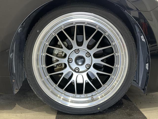 クラウンハイブリッド アスリートＧ　サンルーフ／ブラックレザーシート／車高調／ｌｅｖａｎｎａ　１９ＡＷ／社外アンビエントライト／シートヒーター＆クーラー／コーナーセンサー／追従式クルコン／リアロールサンシェード／イエローフォグランプ（77枚目）