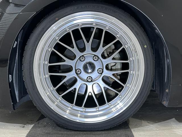 クラウンハイブリッド アスリートＧ　サンルーフ／ブラックレザーシート／車高調／ｌｅｖａｎｎａ　１９ＡＷ／社外アンビエントライト／シートヒーター＆クーラー／コーナーセンサー／追従式クルコン／リアロールサンシェード／イエローフォグランプ（80枚目）