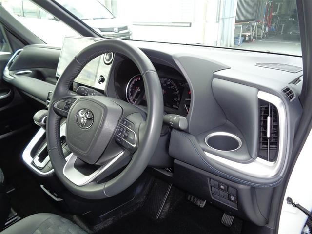 ヴォクシー S-Z トヨタ認定中古車 フルセグナビ DVD再生 ミュージックプレイヤー接続可 バックカメラ 衝突被害軽減システム ETC 両側電動スライド LEDヘッドランプ 乗車定員7人 3列シート ワンオーナー(2枚目)