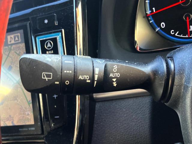 ハリアー プレミアム SDナビ バックカメラ 禁煙車 電動リアゲート ハーフレザーシート パワーシート スマートキー HIDヘッド ビルトインETC クルコン オートハイビーム 車線逸脱警報 オートライト オートエアコン(38枚目)