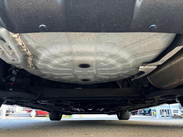 ノート ニスモ　純正ナビ　バックカメラ　ＥＴＣ　Ｂｌｕｅｔｏｏｔｈ接続　プッシュスタート　オートエアコン　横滑り防止（19枚目）