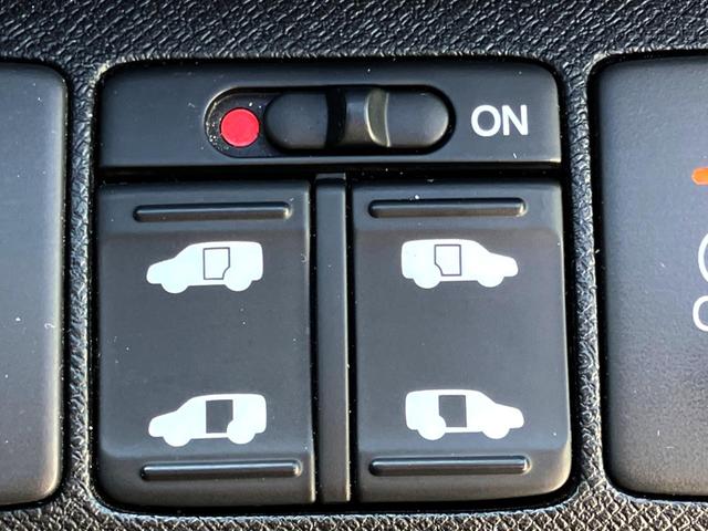 ステップワゴンスパーダ Ｚ　Ｇａｔｈｅｒｓ純正ナビ　バックカメラ　両側電動ドア　ＥＴＣ　オートエアコン　ＨＩＤヘッドライト　純正アルミホイール　パドルシフト（5枚目）