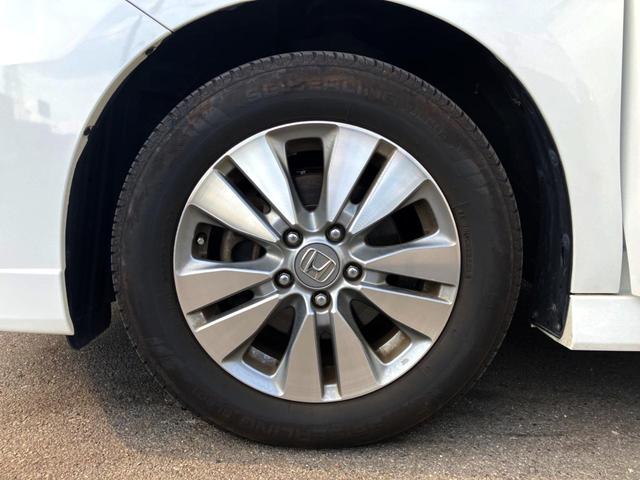 ステップワゴンスパーダ Ｚ　Ｇａｔｈｅｒｓ純正ナビ　バックカメラ　両側電動ドア　ＥＴＣ　オートエアコン　ＨＩＤヘッドライト　純正アルミホイール　パドルシフト（14枚目）