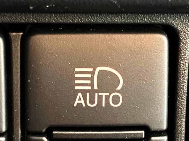 ヴォクシー ZS 煌III 両側電動ドア バックカメラ 衝突被害軽減システム ハーフレザーシート ドラレコ コーナーセンサー スマートキー LEDヘッド ビルトインETC クルコン 純正16インチアルミ 車線逸脱警報(40枚目)