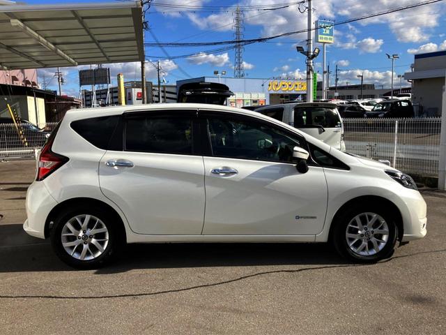 ノート e-パワー X 全周囲カメラ 衝突被害軽減システム 禁煙車 スマートキー LEDヘッド 純正15インチアルミ オートライト オートエアコン Bluetooth CD DVD再生 ブルーレイ再生 フルセグ(18枚目)