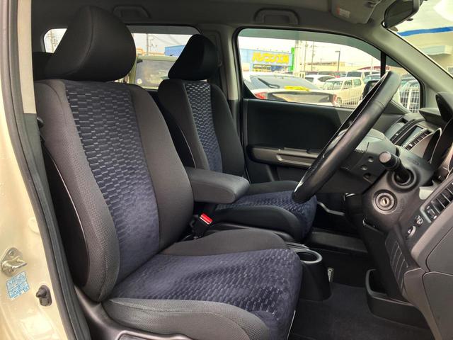 クロスロード ＨＤＤナビエディション　純正ナビ　バックカメラ　オートエアコン　ＥＴＣ　キーレスエントリー　純正アルミ　ＨＩＤヘッドライト（10枚目）