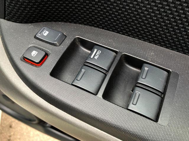 クロスロード ＨＤＤナビエディション　純正ナビ　バックカメラ　オートエアコン　ＥＴＣ　キーレスエントリー　純正アルミ　ＨＩＤヘッドライト（31枚目）