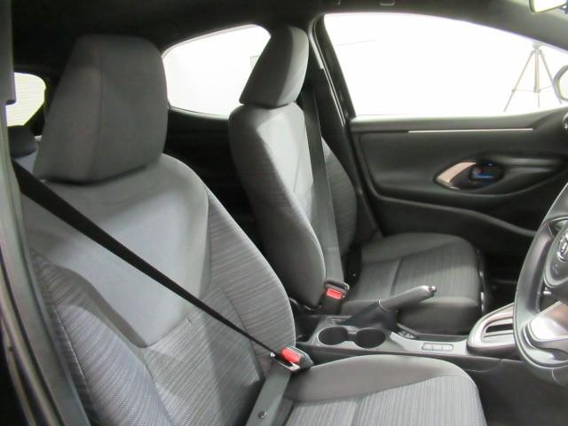 ヤリス ハイブリッドＺ　ＰＣＳ　地デジ　Ｂカメラ　ドラレコ付　ＬＥＤランプ　スマキー　ＥＴＣ付き　ナビＴＶ　ＶＳＣ　パワステ　１オナ車　クルコン　カーテンエアバック　キーフリー　ＡＢＳ　イモビ　エアコン　メモリナビ（10枚目）