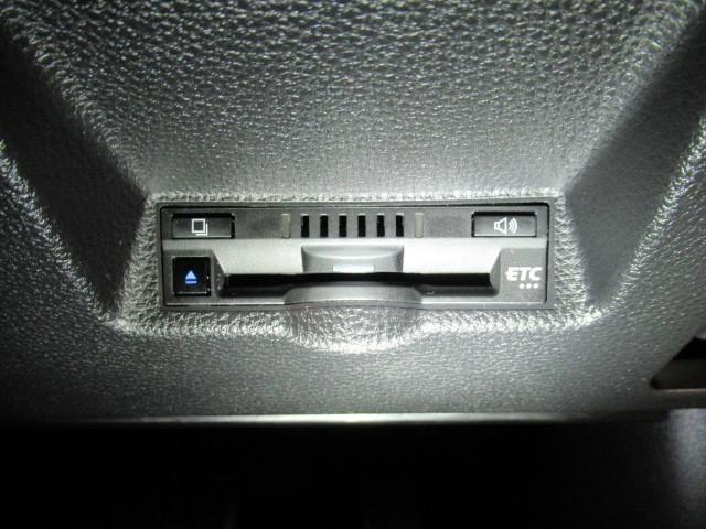 ヤリス ハイブリッドＺ　ＰＣＳ　地デジ　Ｂカメラ　ドラレコ付　ＬＥＤランプ　スマキー　ＥＴＣ付き　ナビＴＶ　ＶＳＣ　パワステ　１オナ車　クルコン　カーテンエアバック　キーフリー　ＡＢＳ　イモビ　エアコン　メモリナビ（12枚目）