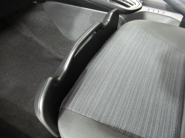 ヤリス ハイブリッドＺ　ＰＣＳ　地デジ　Ｂカメラ　ドラレコ付　ＬＥＤランプ　スマキー　ＥＴＣ付き　ナビＴＶ　ＶＳＣ　パワステ　１オナ車　クルコン　カーテンエアバック　キーフリー　ＡＢＳ　イモビ　エアコン　メモリナビ（30枚目）