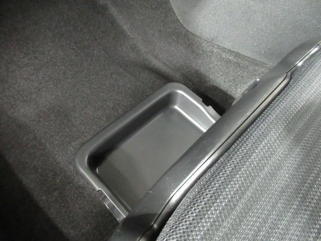 ヤリス ハイブリッドＺ　ＰＣＳ　地デジ　Ｂカメラ　ドラレコ付　ＬＥＤランプ　スマキー　ＥＴＣ付き　ナビＴＶ　ＶＳＣ　パワステ　１オナ車　クルコン　カーテンエアバック　キーフリー　ＡＢＳ　イモビ　エアコン　メモリナビ（31枚目）
