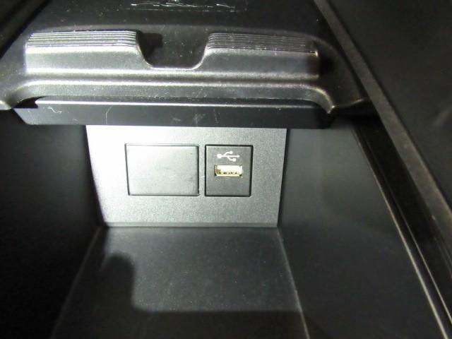 アクア Ｘ　踏み間違い防止　１００Ｖ　イモビ　ナビ＆ＴＶ　フルセグ　ＬＥＤヘッドライト　スマートキー　横滑り防止機能　キーレスエントリー　オートクルーズ　オートエアコン　ＥＴＣ　カーテンエアバッグ　ＡＢＳ（22枚目）