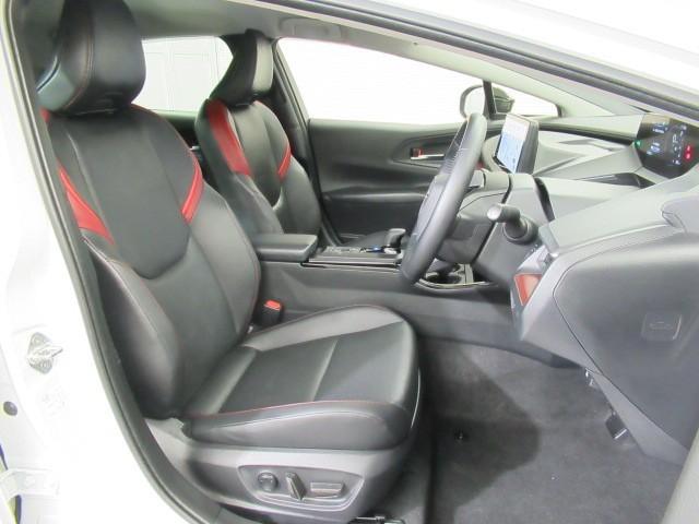 プリウス Ｚ　リアカメラ　プリクラッシュ　ＰＷシート　１オーナ　メモリナビ　ＡＣ１００Ｖ電源　ＬＥＤランプ　ナビ・ＴＶ　オートクルーズ　アルミホイール　ドライブレコーダ　ＡＣ　運転席エアバッグ　横滑り防止装置（8枚目）