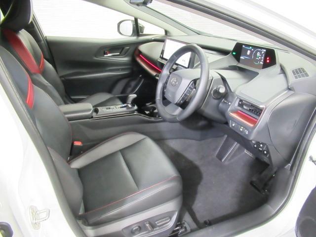 プリウス Ｚ　リアカメラ　プリクラッシュ　ＰＷシート　１オーナ　メモリナビ　ＡＣ１００Ｖ電源　ＬＥＤランプ　ナビ・ＴＶ　オートクルーズ　アルミホイール　ドライブレコーダ　ＡＣ　運転席エアバッグ　横滑り防止装置（9枚目）