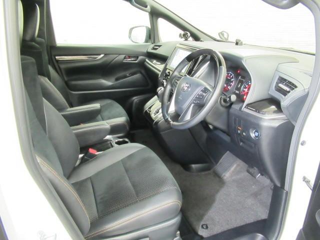 アルファード 2.5S タイプゴールド イモビ バックモニタ- LEDランプ 1オーナー車 ナビ リアオートエアコン ドライブレコーダ エアコン 横滑防止装置 AC100V電源 アルミ パワーウィンドウ ABS キーレス 3列シート(9枚目)