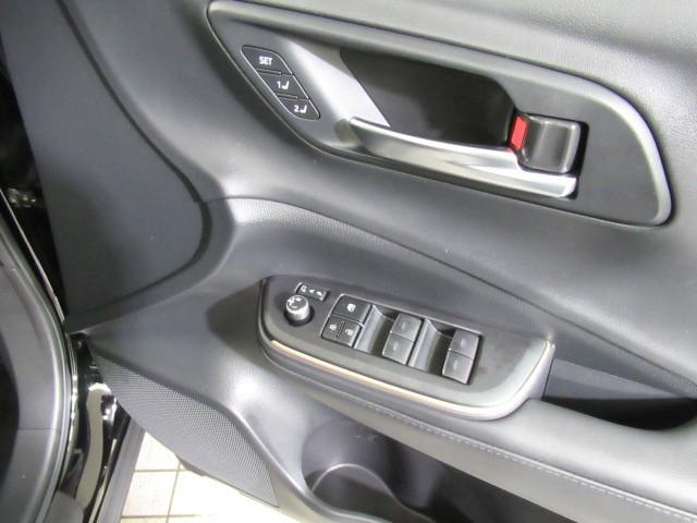 クラウンクロスオーバー Gアドバンスド・レザーパッケージ TSS レザー フルセグTV パワーシート LEDヘッドライト クルーズコントロール Bカメラ エアロ ドライブレコーダ オートエアコン アルミホイル ワンオーナー ETC付 横滑り防止装置 4WD(10枚目)