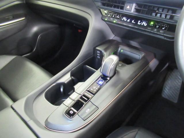 クラウンクロスオーバー Gアドバンスド・レザーパッケージ TSS レザー フルセグTV パワーシート LEDヘッドライト クルーズコントロール Bカメラ エアロ ドライブレコーダ オートエアコン アルミホイル ワンオーナー ETC付 横滑り防止装置 4WD(21枚目)