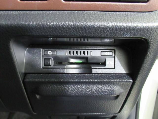 エスクァイア ハイブリッドGi プレミアムパッケージ 地上デジタル 衝突被害軽減 LEDライト 1オナ Bカメラ クルコン スマートキー メモリナビ ナビ&TV キーレス 盗難防止装置 DVD再生 ABS 3列シート ETC アルミ オートエアコン(11枚目)