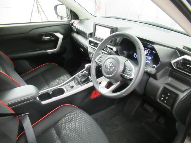 ライズ Ｚ　衝突回避システム　スマートキ－　リヤカメラ　１オナ　アルミホイール　エコアイドル　ＬＥＤライト　オートエアコン　横滑り防止機能　キーフリー　パワーウインドウ　エアバッグ　カーテンエアバック　ナビＴＶ（8枚目）