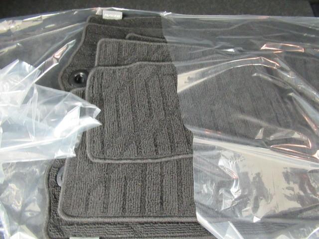 ライズ Ｚ　衝突回避システム　スマートキ－　リヤカメラ　１オナ　アルミホイール　エコアイドル　ＬＥＤライト　オートエアコン　横滑り防止機能　キーフリー　パワーウインドウ　エアバッグ　カーテンエアバック　ナビＴＶ（20枚目）