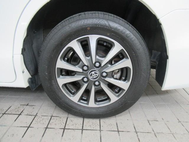 エスクァイア ハイブリッドGi プレミアムパッケージ 地上デジタル 衝突被害軽減 LEDライト Bカメラ クルコン スマートキー メモリナビ ナビ&TV キーレス ドラレコ 盗難防止装置 DVD再生 ABS 3列シート ETC アルミ オートエアコン(7枚目)