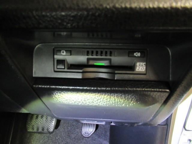 エスクァイア ハイブリッドGi プレミアムパッケージ 地上デジタル 衝突被害軽減 LEDライト Bカメラ クルコン スマートキー メモリナビ ナビ&TV キーレス ドラレコ 盗難防止装置 DVD再生 ABS 3列シート ETC アルミ オートエアコン(11枚目)