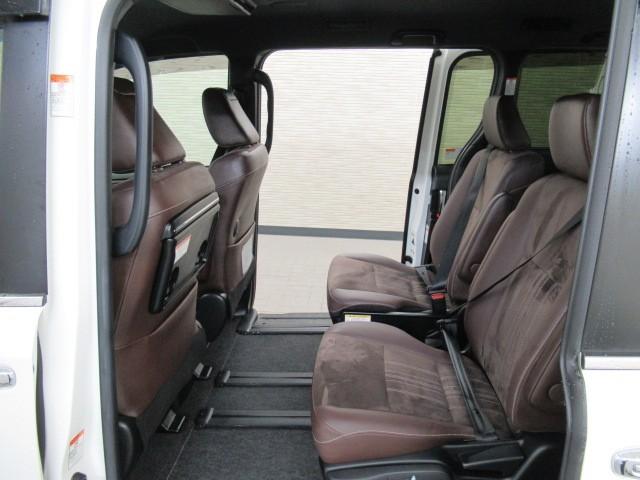 エスクァイア ハイブリッドGi プレミアムパッケージ 地上デジタル 衝突被害軽減 LEDライト Bカメラ クルコン スマートキー メモリナビ ナビ&TV キーレス ドラレコ 盗難防止装置 DVD再生 ABS 3列シート ETC アルミ オートエアコン(28枚目)