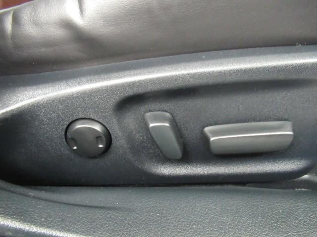 クラウンハイブリッド アスリートS ブラックスタイル キーレスエントリー 横滑り防止 ナビTV オートクルーズ フルセグテレビ 本革 エアコン AW Bカメラ カーテンエアバッグ スマキー DVD再生 ABS 盗難防止システム ETC車載器 エアバッグ(11枚目)