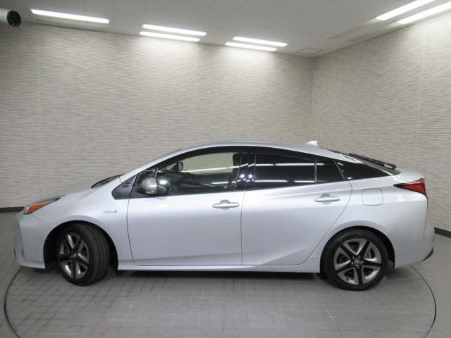 プリウス Ｓツーリングセレクション　エアバック　地デジ　１オーナー車　Ｂモニ　ＬＥＤヘッド　イモビ　オートクルーズ　横滑り防止　サイドエアバック　ドラレコ付き　ＤＶＤ再生可　ＥＴＣ　スマートキー　メモリ－ナビ　助手席エアバック　ナビＴＶ（5枚目）