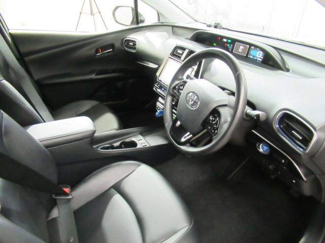 プリウス Ｓツーリングセレクション　エアバック　地デジ　１オーナー車　Ｂモニ　ＬＥＤヘッド　イモビ　オートクルーズ　横滑り防止　サイドエアバック　ドラレコ付き　ＤＶＤ再生可　ＥＴＣ　スマートキー　メモリ－ナビ　助手席エアバック　ナビＴＶ（9枚目）