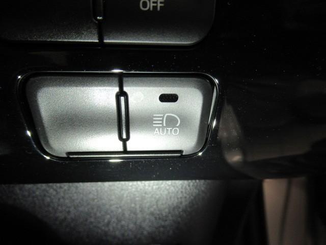 プリウス Ｓツーリングセレクション　エアバック　地デジ　１オーナー車　Ｂモニ　ＬＥＤヘッド　イモビ　オートクルーズ　横滑り防止　サイドエアバック　ドラレコ付き　ＤＶＤ再生可　ＥＴＣ　スマートキー　メモリ－ナビ　助手席エアバック　ナビＴＶ（12枚目）