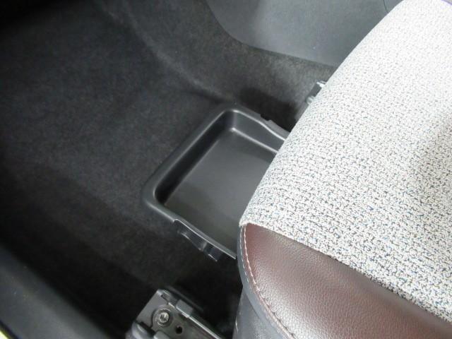 ヤリスクロス ハイブリッドZ インテリジェントキー アルミホイル LEDライト 1オ-ナ- リアカメラ クルーズコントロール 横滑り防止システム ナビTV メモリーナビゲーション 電動シ-ト パワステ オートエアコン キーフリー(30枚目)