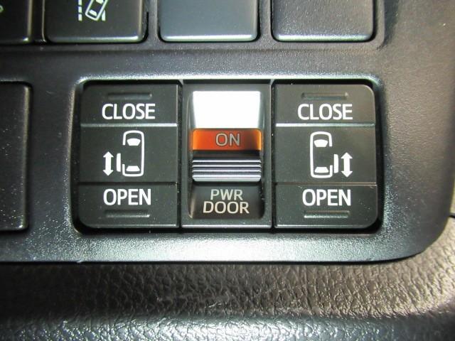 ノア Si ダブルバイビーIII 両側電動ドア リアオートエアコン アルミ バックモニター オートクルーズコントロール キーレス LEDヘッドライト ナビ&TV オートエアコン 4WD DVD 盗難防止装置 フルセグTV 3列シート(11枚目)