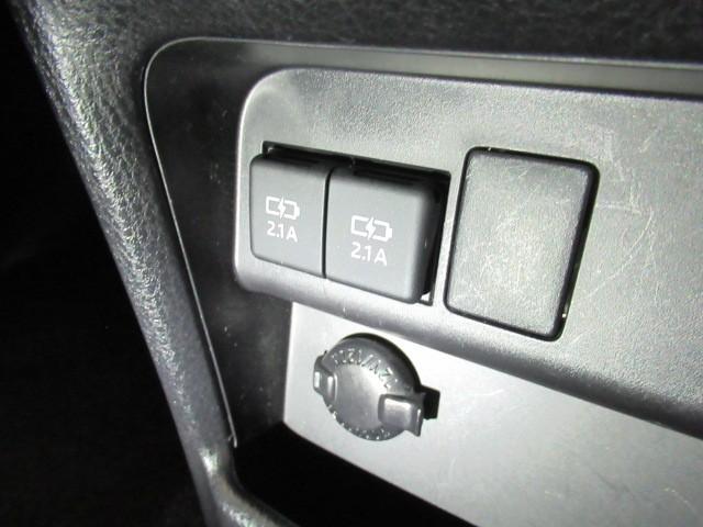 ノア Si ダブルバイビーIII 両側電動ドア リアオートエアコン アルミ バックモニター オートクルーズコントロール キーレス LEDヘッドライト ナビ&TV オートエアコン 4WD DVD 盗難防止装置 フルセグTV 3列シート(15枚目)