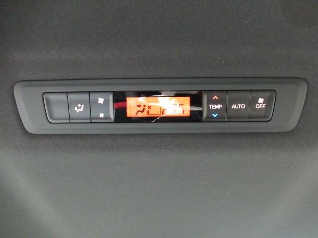 ノア Si ダブルバイビーIII 両側電動ドア リアオートエアコン アルミ バックモニター オートクルーズコントロール キーレス LEDヘッドライト ナビ&TV オートエアコン 4WD DVD 盗難防止装置 フルセグTV 3列シート(24枚目)