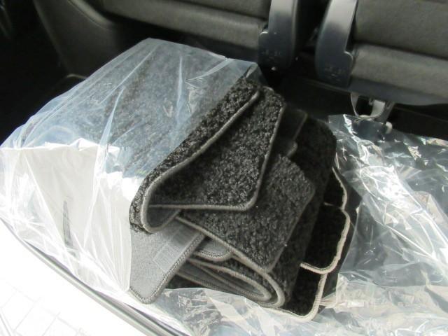 ノア Si ダブルバイビーIII 両側電動ドア リアオートエアコン アルミ バックモニター オートクルーズコントロール キーレス LEDヘッドライト ナビ&TV オートエアコン 4WD DVD 盗難防止装置 フルセグTV 3列シート(26枚目)