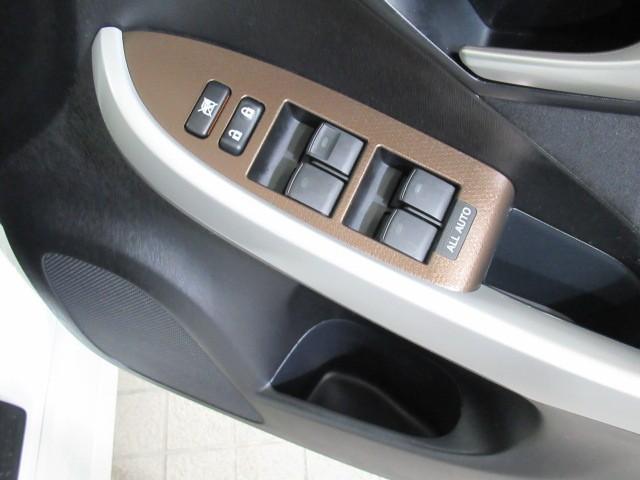 プリウス Ｇツーリングセレクション　Ｒカメラ　地デジフルセグＴＶ　１オーナー　ＬＥＤヘットライト　エアコン　セキュリティー　Ｗエアバック　エアバック　ＥＴＣ車載器　キーフリー　パワーウインド　アルミ　ナビ＆ＴＶ　ＰＳ　メモリナビ　ＡＢＳ（10枚目）